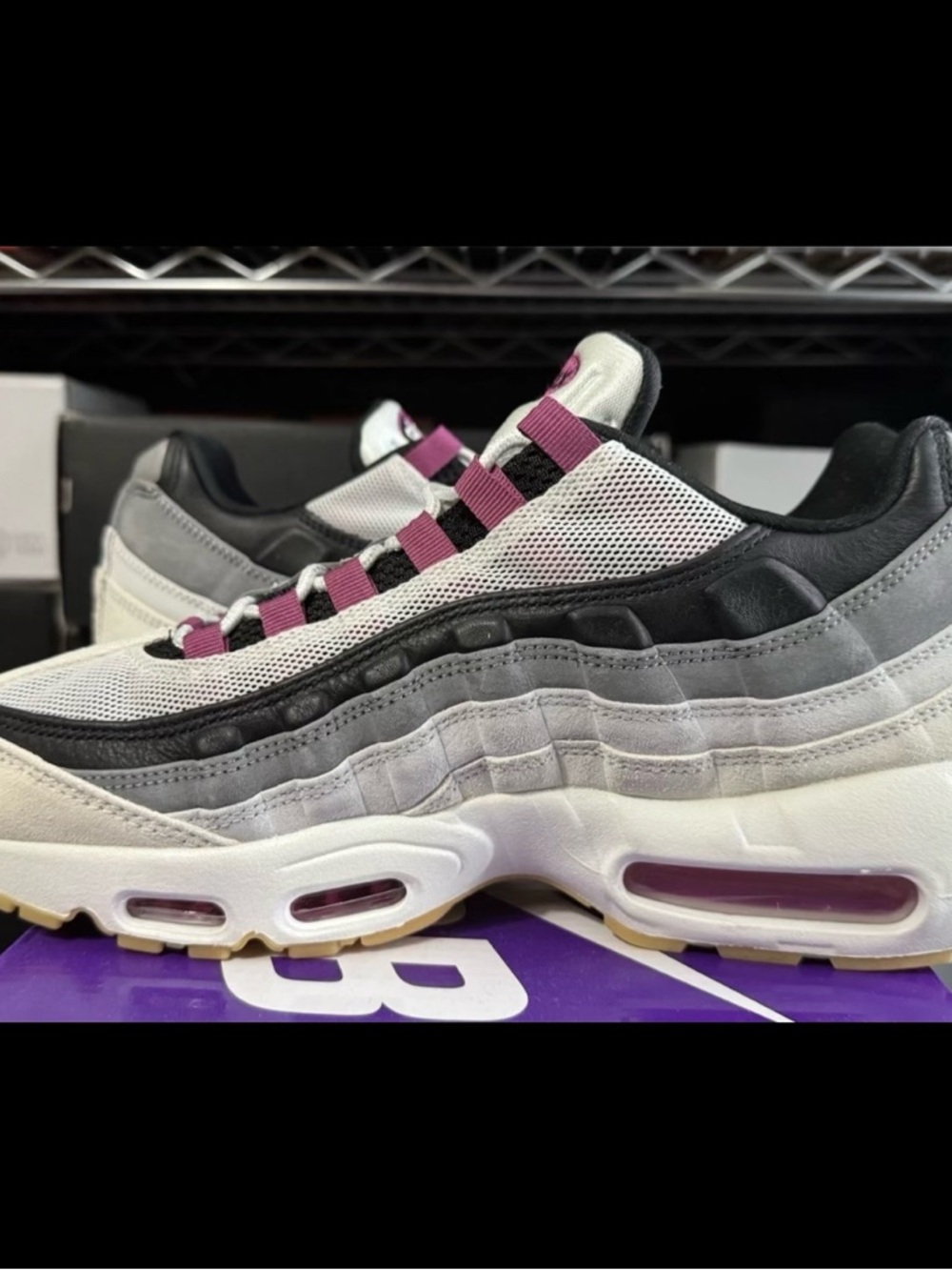 Nike Black and White Shoe Label Tag - Picture 4 of 10